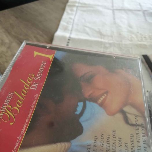 Várias coleções de musica em CDS o valor é para tudo