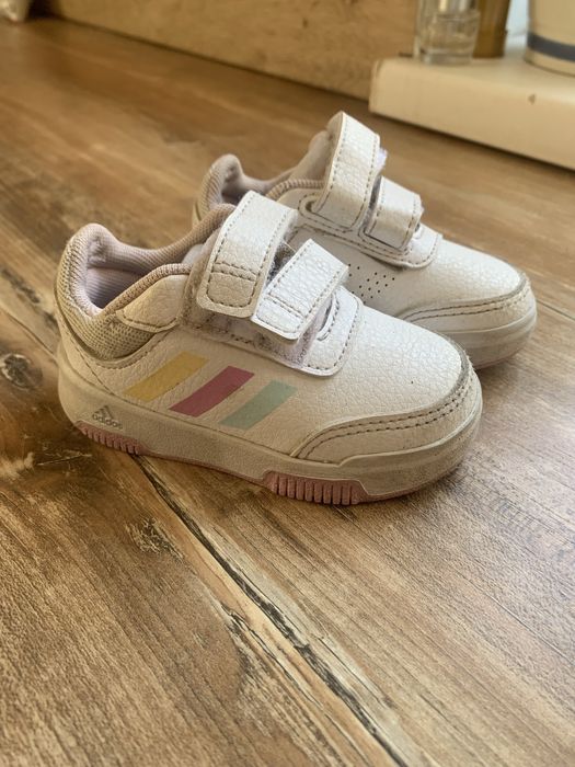 Дитячі білі кросівки Adidas 20