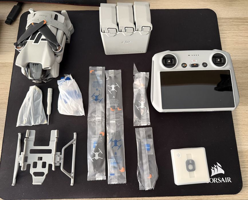 DJI Mini 3 Fly More Combo + RC com ecrã + 3 baterias + Mala rígida + Caixa original — Impecável
