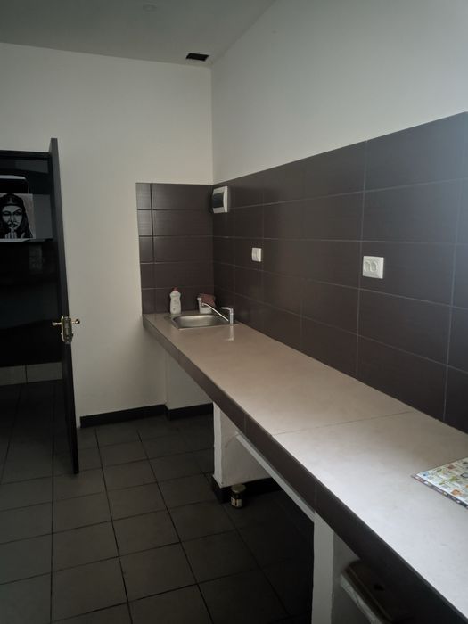 Комерційне приміщення вільного призначення, продаж , можлива оренда