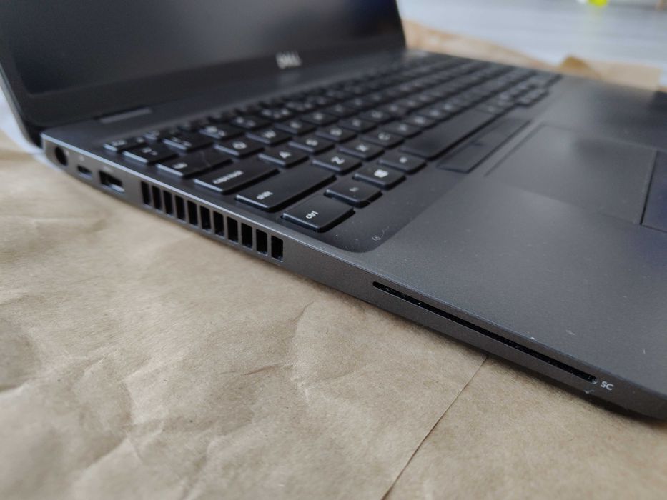Laptop Dell Latitude 5500 15,6 i5 / 8GB RAM / 256GB SSD / Windows 11