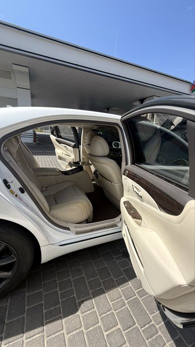 Lexus ls 600 hl в очень хорошем состоянии весь в родной краске!