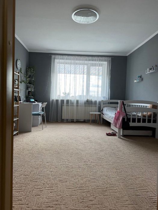 Продаж половини будинку з ремонтом в гарному районі