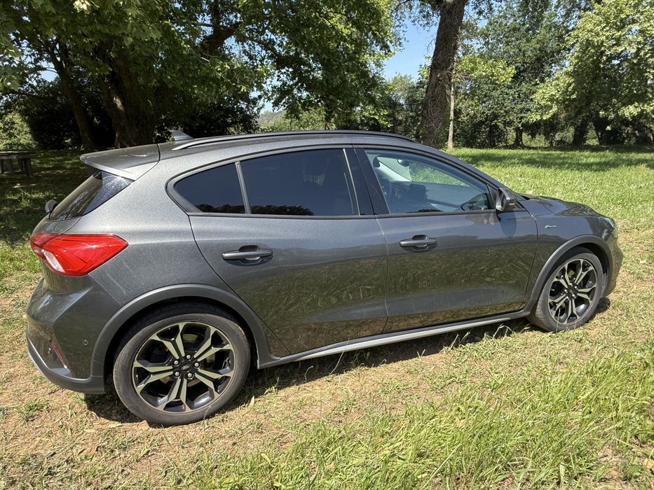 Ford focus active438090939877314562