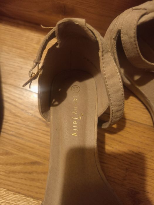 Buty , sandały na pasku beżowe Jenny Fairy