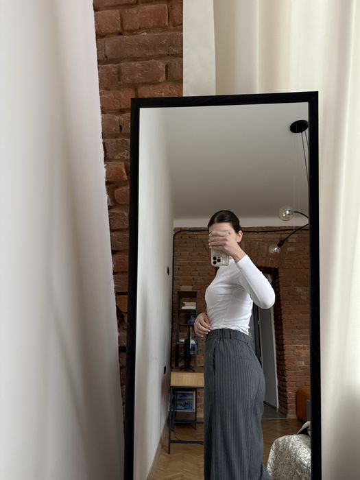 Сірі штани у білу смужку Reserved