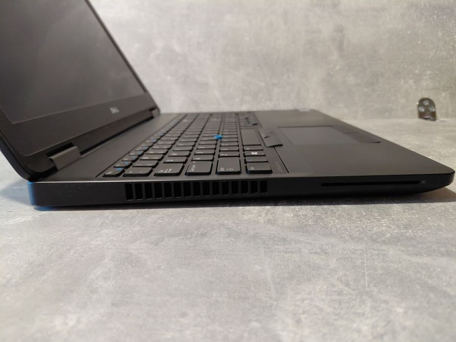 ТОП бюджетний варіант Ноутбук Dell 5570