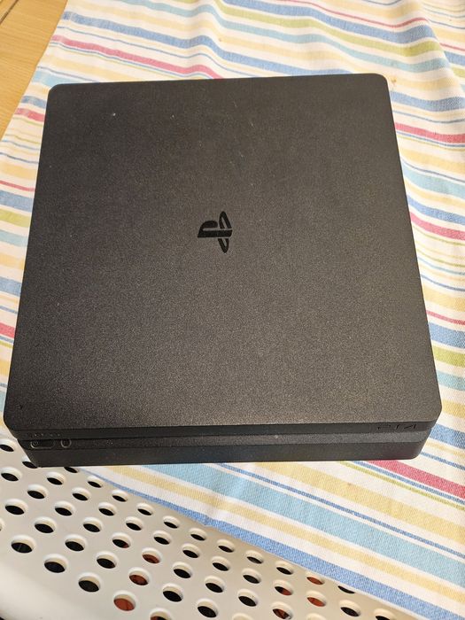 Ps4 slim 1TB como nova