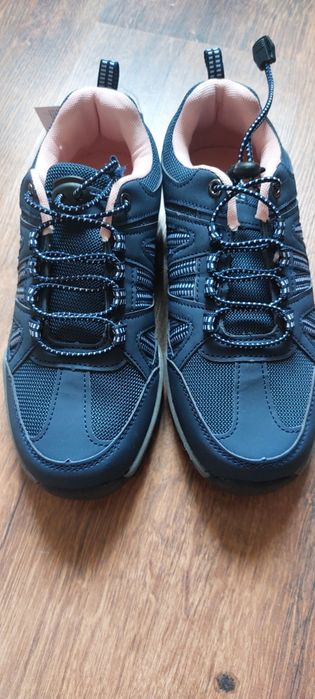 Кросівки трекові