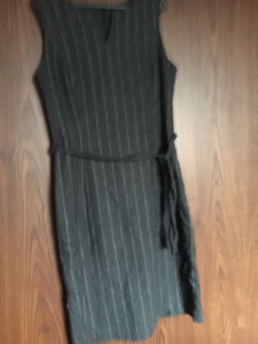 sukienka biurowa Carry r. 34 wełna z wiskozą szary w prążki