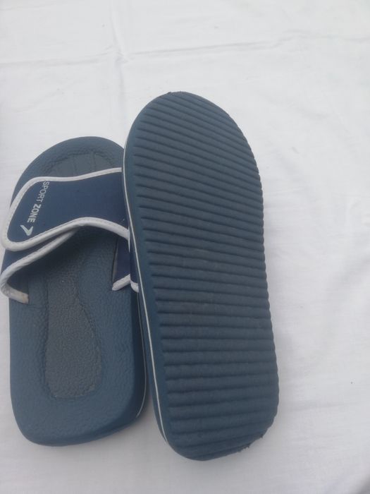 3 pares de chinelos
