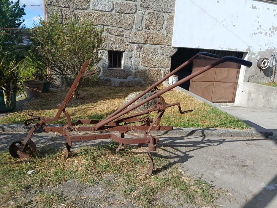 Arado agrícola antigo