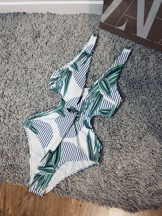 Piekny bialy stroj kapielowy rozm M jednoczesciowy bikini