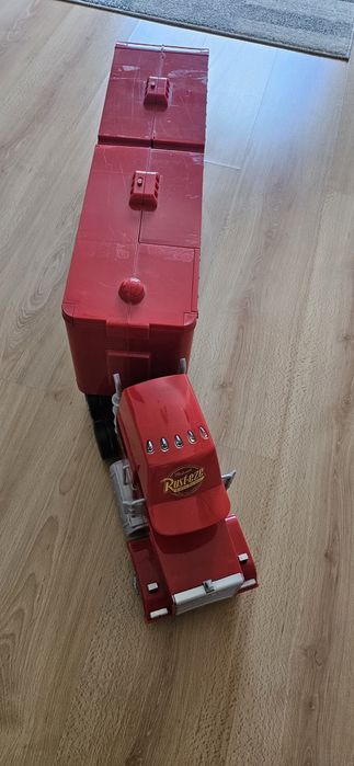 Camião Mack GIGANTE Disney Cars – Pista Transformável (87cm Fechado/ 150cm Pista)