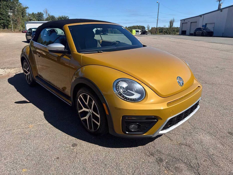 Volkswagen Beetle Dune Convertible      2017
