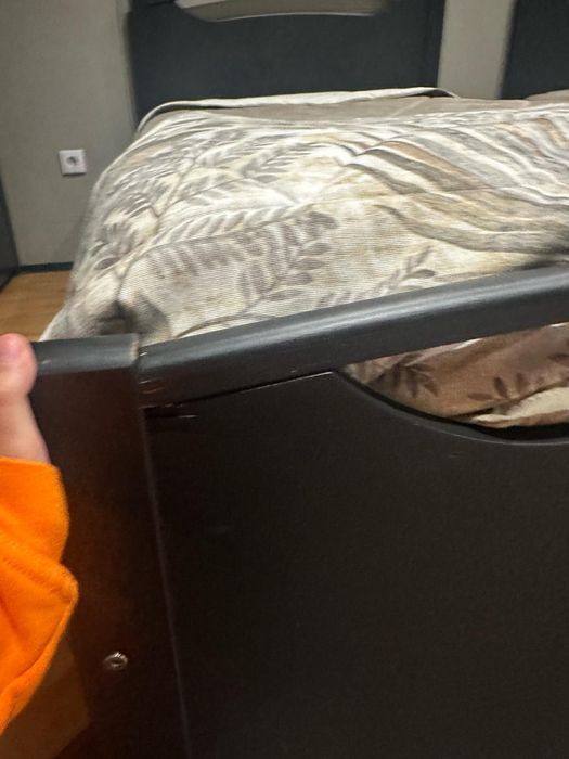 Duas Camas pretas solteiro com colchão e estrado