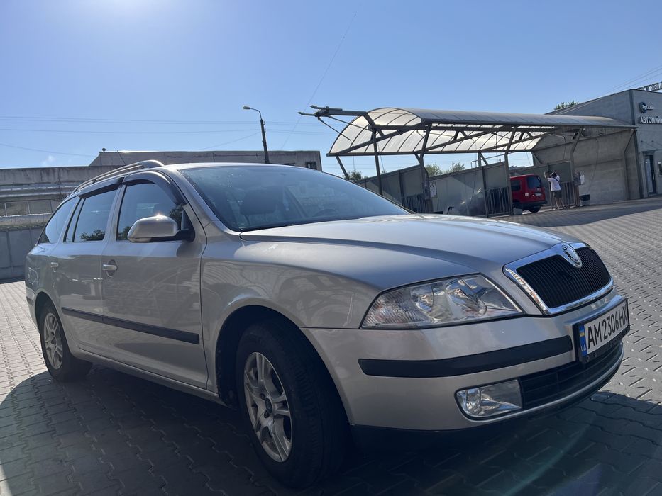 Авто skoda 1.6 бензин