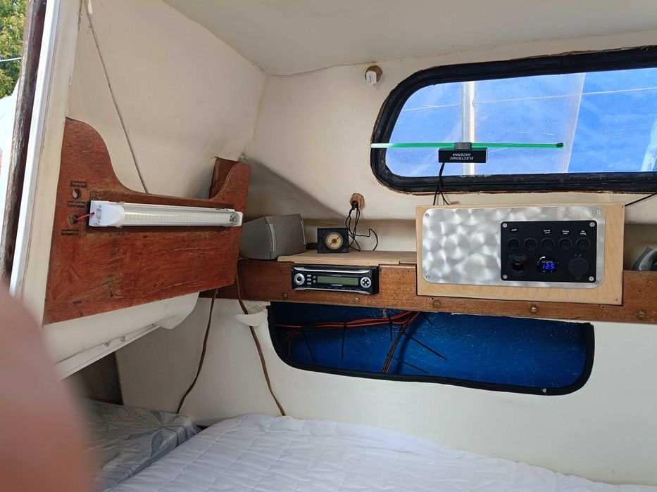 Jacht motorowy Hurly 18 Silnik Evinrude 15/20 KM. Przyczepa ,Echosonda