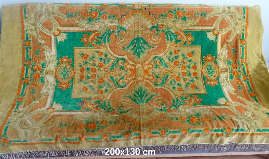 Zabytkowy kilim pluszowy.