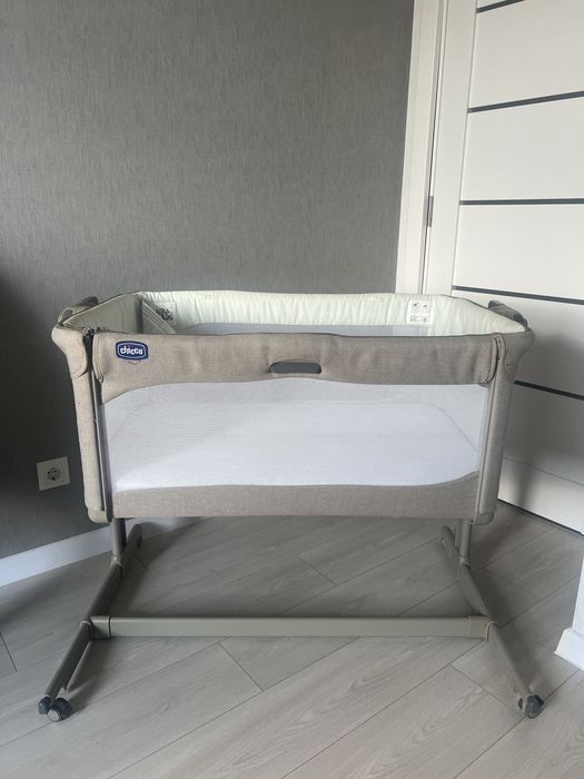 Chicco Next2Me Magic — приставне ліжечко
