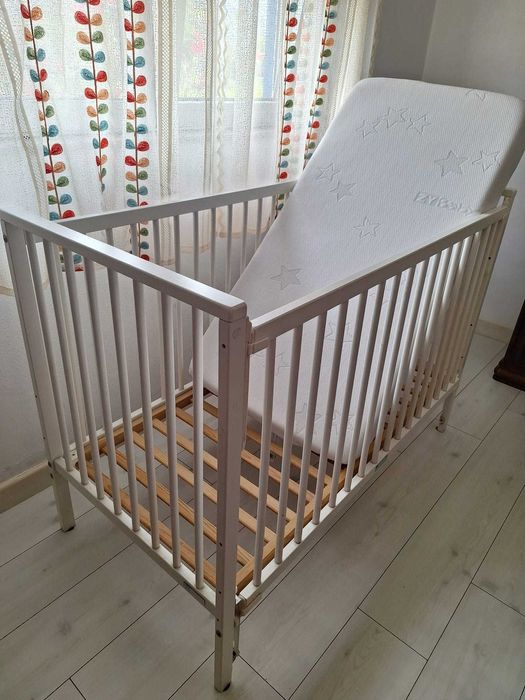 Cama bebé com colchão ortopédico