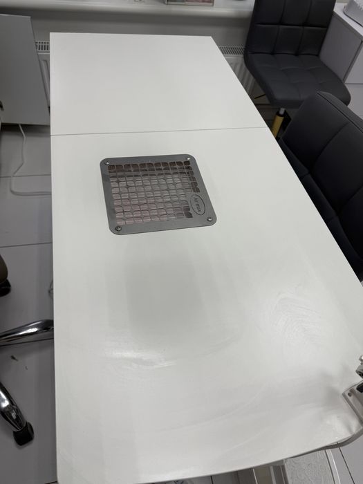 Манікюрний стіл з витяжкою Air Max