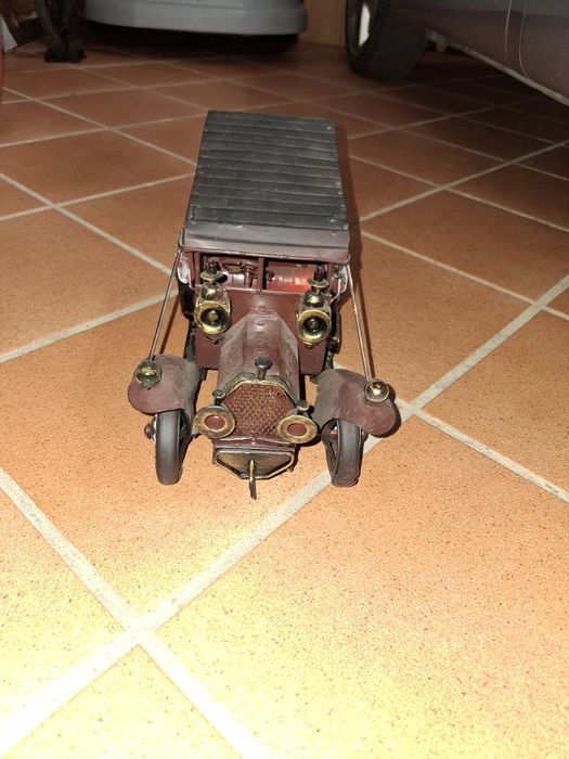 Veiculos em metal decorativos