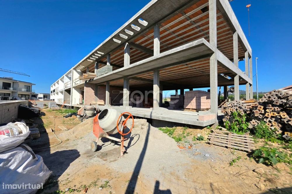 Moradia Gaveto T3 | Construção | Frossos-Braga | Amplo Espaço Exter...