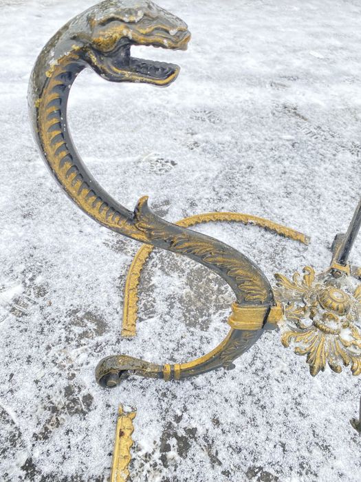 Продам журнальный столик в виде змей шедевр искуства