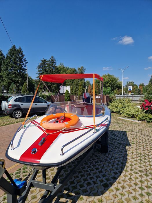 Motorówka z silnikiem Yamaha 75hp z przyczepą