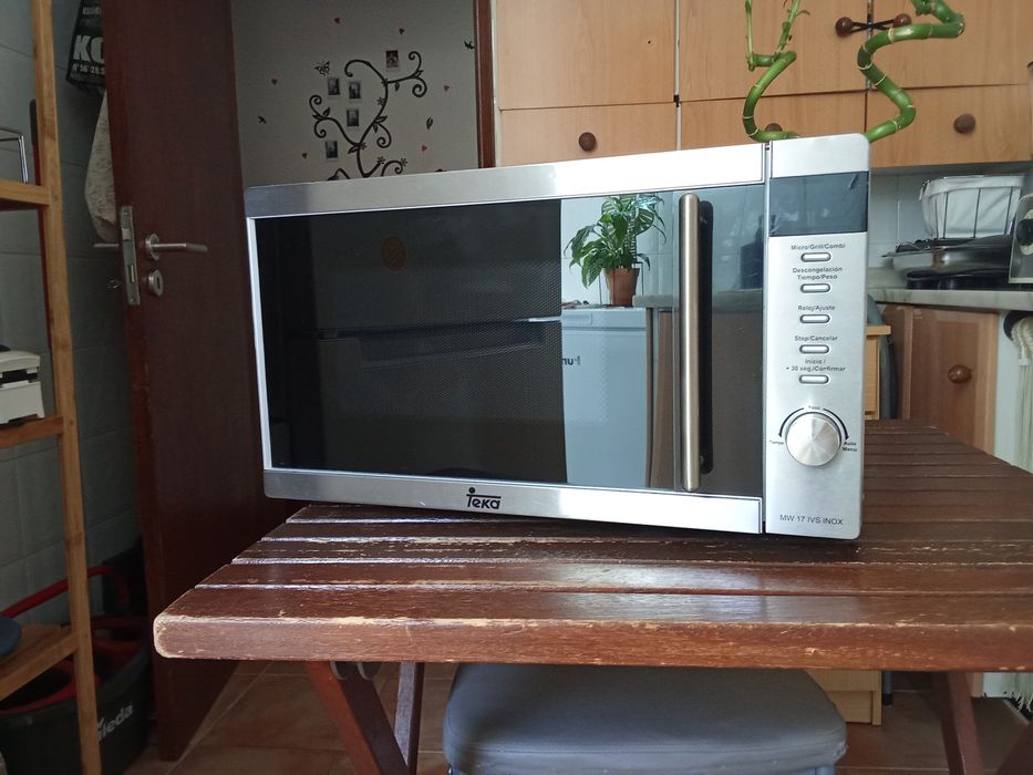 Micro-ondas Teka Inox - Para Peças (Avariado e Cabo Danificado