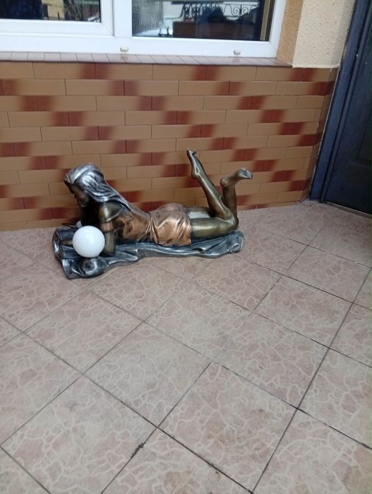 Скляний журнальний столик