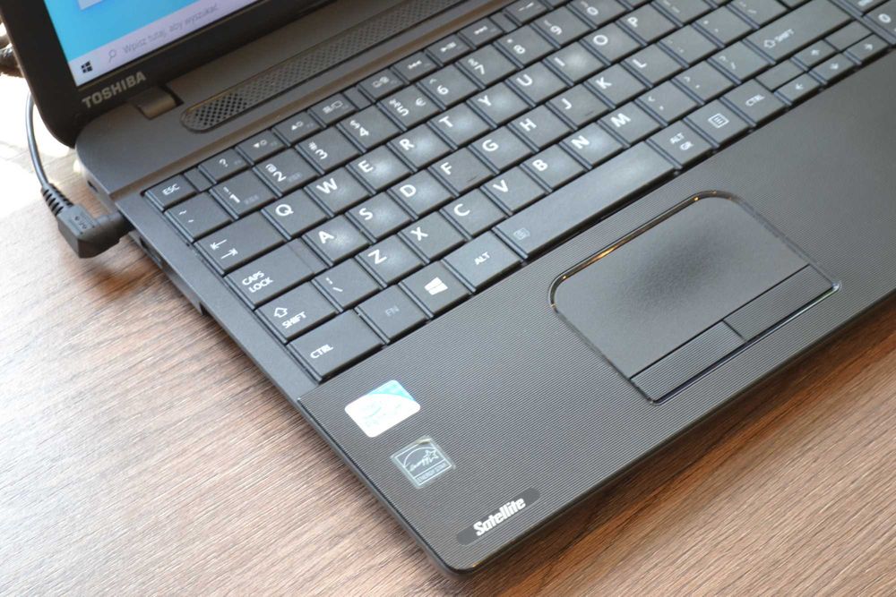 Toshiba C50-A Pentium 2020M / 4gb Ram / 320gb HDD / Windows 10
