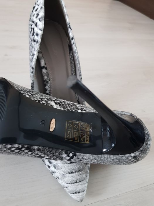 Szpilki DeeZee motyw wężowej skóry