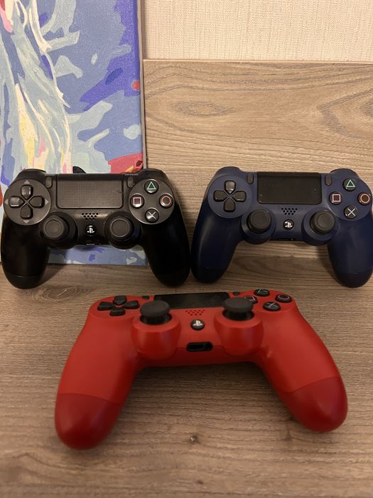 Playstation PS4 Pro + 3 джойстика + док станція для джойстиків