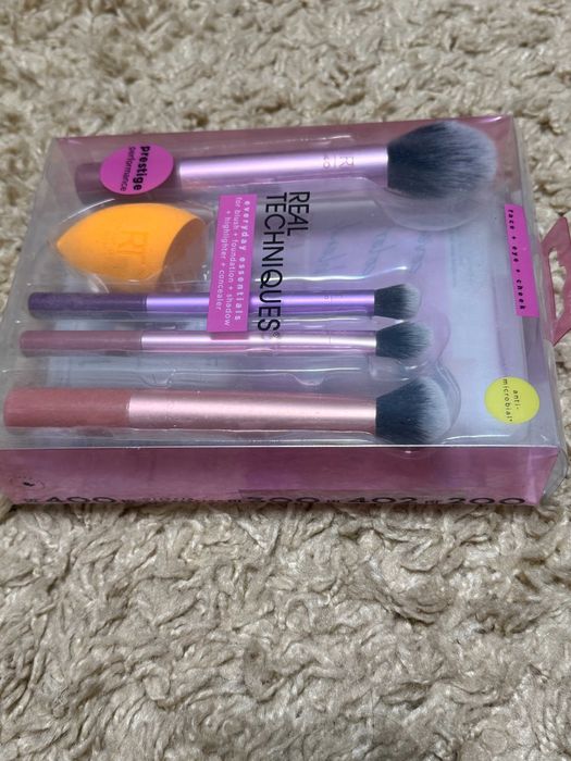 Набір пензлів для макіяжу + спонж бренду real techniques