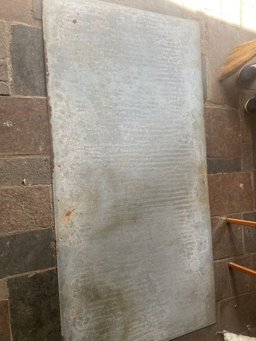 Оцинкованный лист железа.