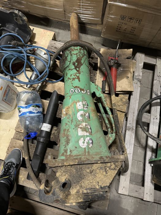 Mlot hydrauliczny  Montaberd  280