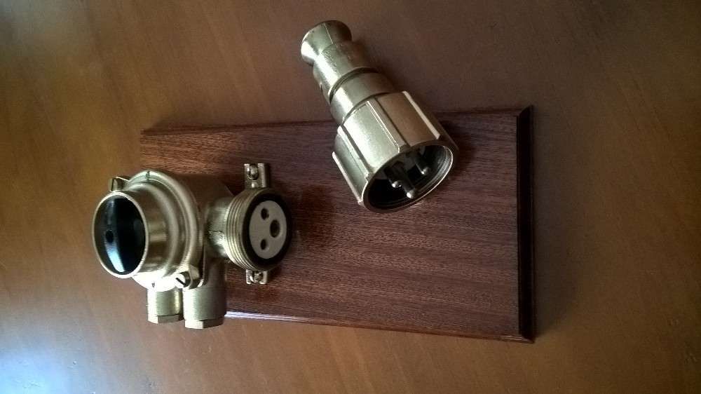 Tomada náutica com interruptor