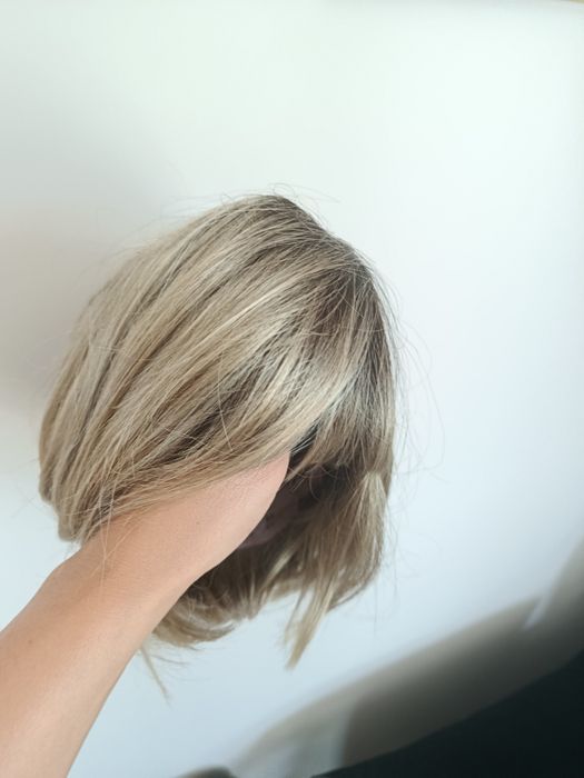 Peruka blond ombre krótka