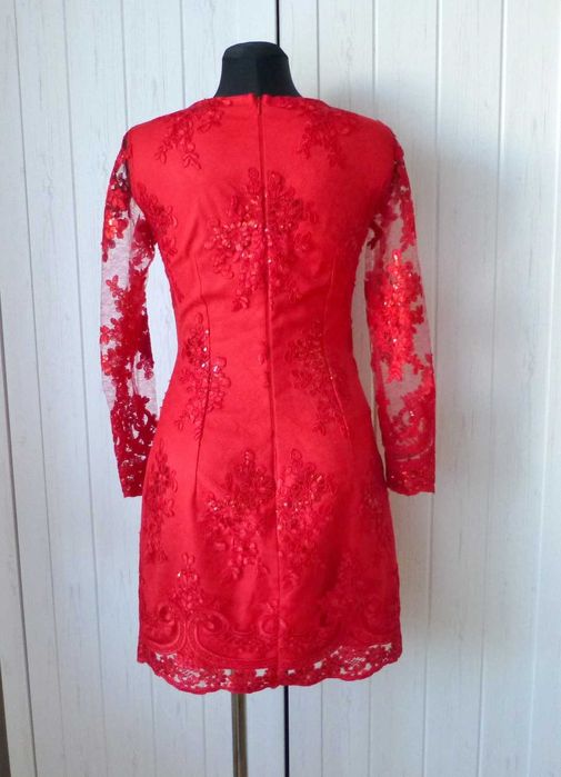 Czerwona koronkowa sukienka z cekinami Emo XS S