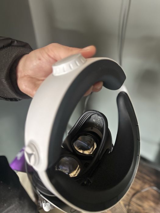 Продам VR-окуляри для PlayStation 5 (PS VR2)