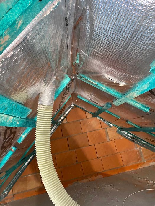 Ocieplanie, wdmuchiwanie wełną celulozową i wełną drzewną STEICOzell