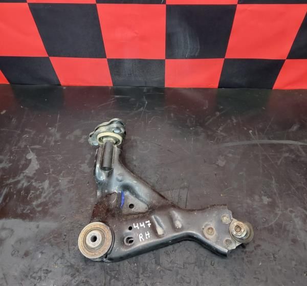 Braço de suspensão frente direito MERCEDES-BENZ Vito (W447)