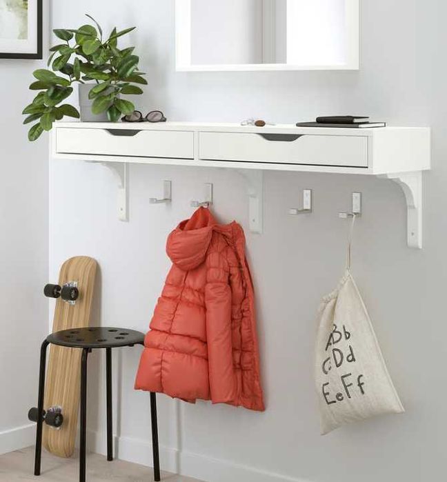 Móvel branco parede da IKEA