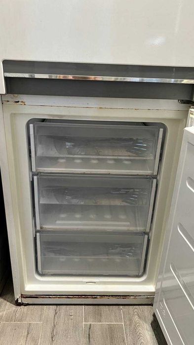 Холодильник Indesit