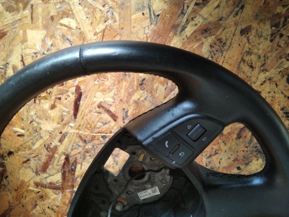 VOLANTE EM PELE SKODA OCTAVIA II COM BOTÕES