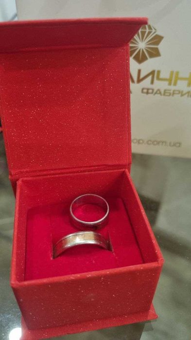 пара обручок американка  21 та 16 срібло з золотими пластинами