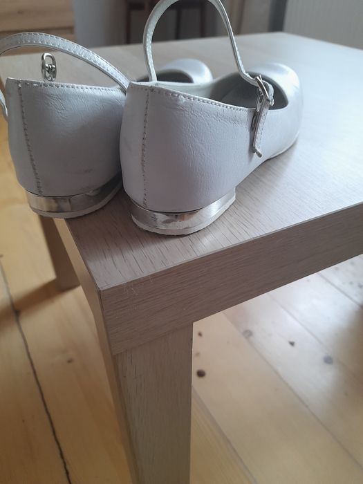 Białe, skórzane baleriny rozm.37
