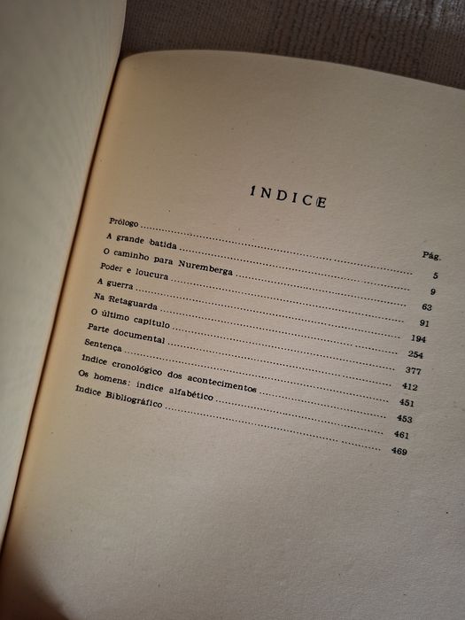 Livro sobre o Julgamento de Nuremberga